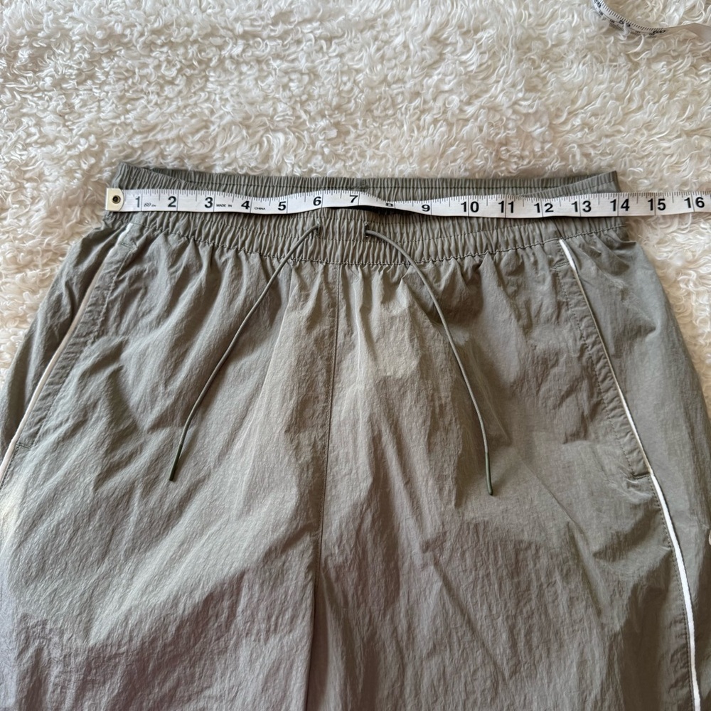 Nike Women’s Nike windrunner trackpant trousers in khaki taupe Size Small - Picture 7 of 15